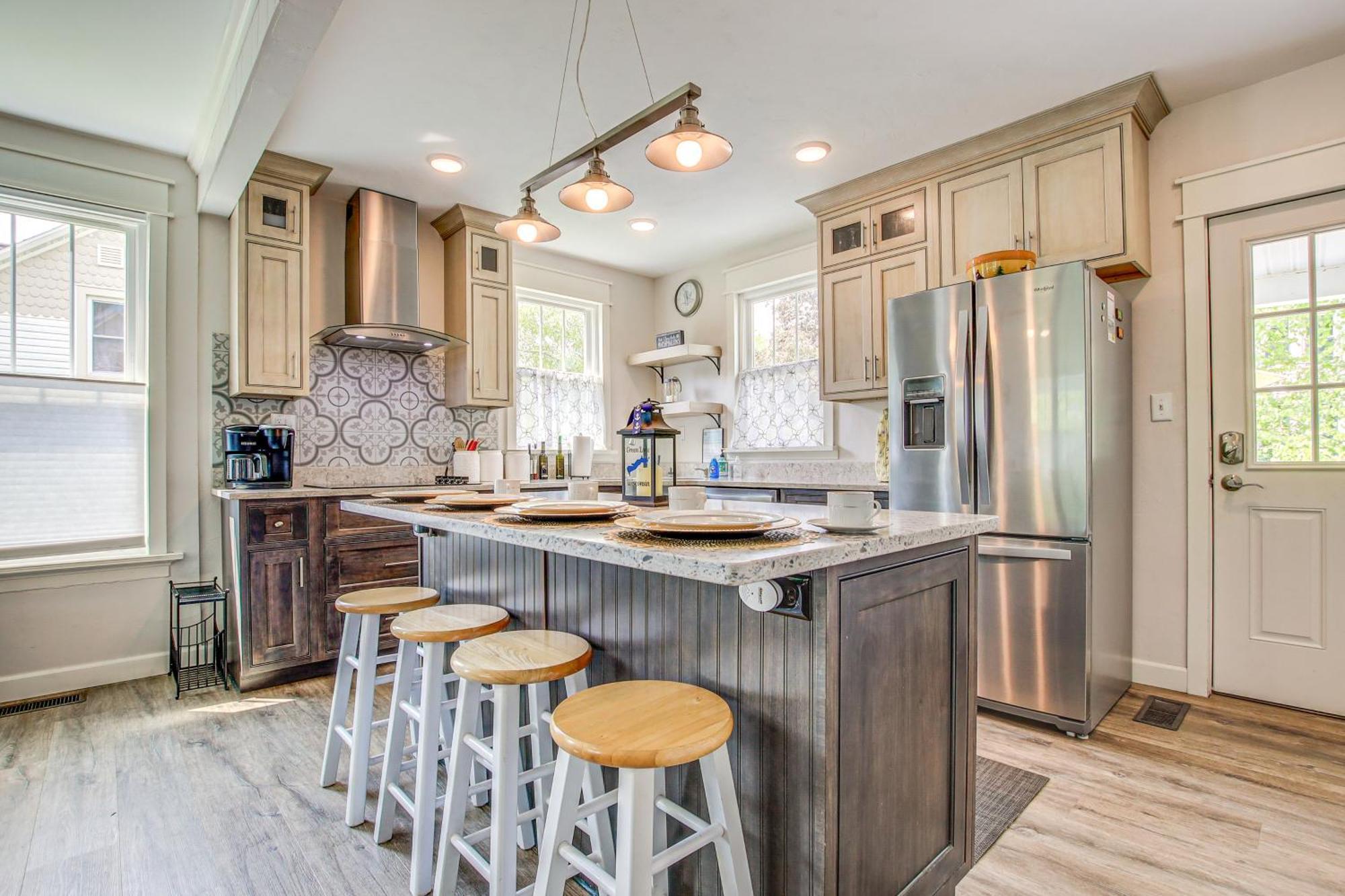 Lavish House With Patio - 2 Blocks To Green Lake! Exteriör bild